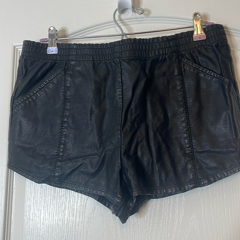 Velvet Thorn Black Faux Leather Shorts Large